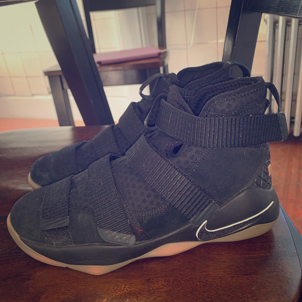 Nike LeBron Solider 11